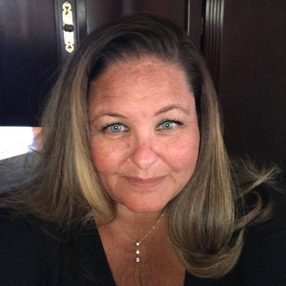 Meet your Posher, Karen - Picture 2 of 2